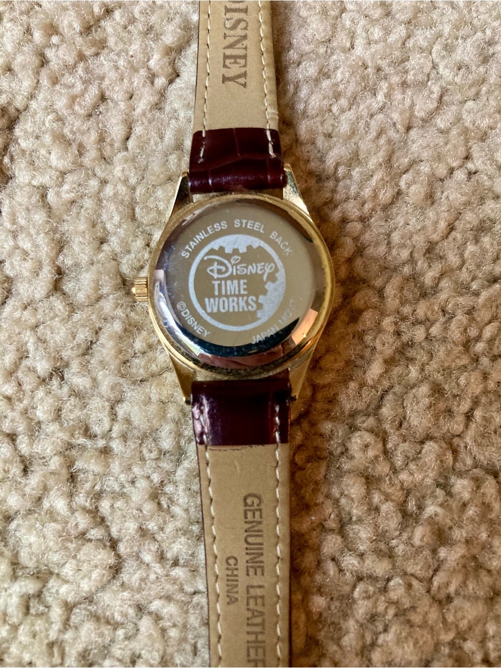 Minnie Mouse Wristwatch / Watch - Disney Theme Park Edition - Picture 3 of 8